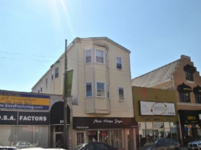 Building Photo - 3128 N Lincoln Ave