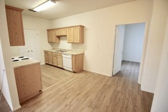 Building Photo - 112-114 Collett Ct