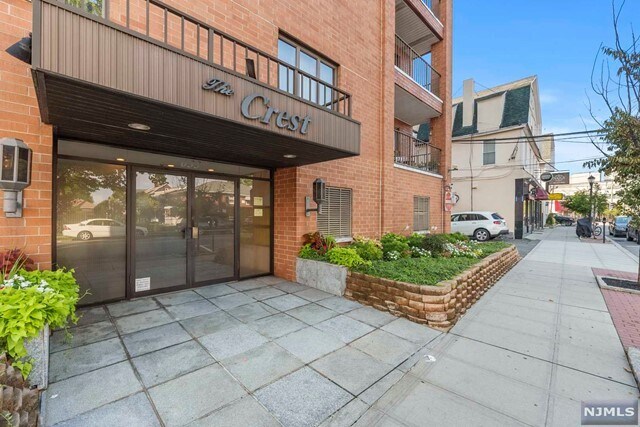 Building Photo - 633 Palisade Ave