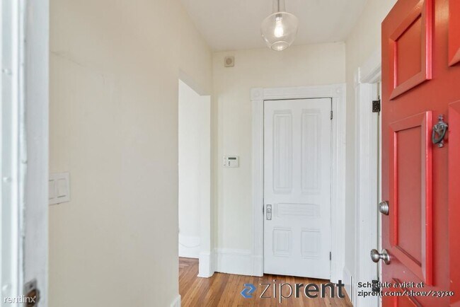 Foto del edificio - 3 br, 2 bath Triplex - 1522 Harmon St, Ber...