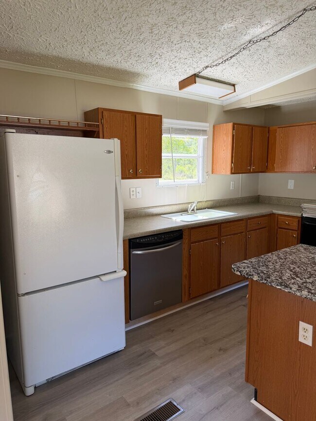 Building Photo - FOR RENT – Newly Remodeled Home Near Downtown Aynor