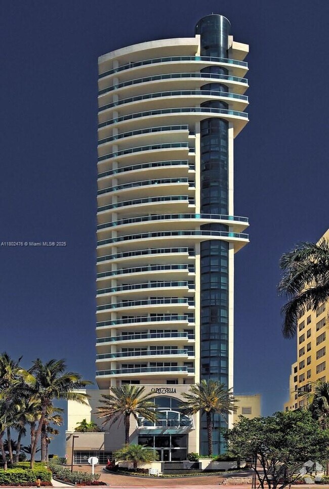 Building Photo - 5025 Collins Ave