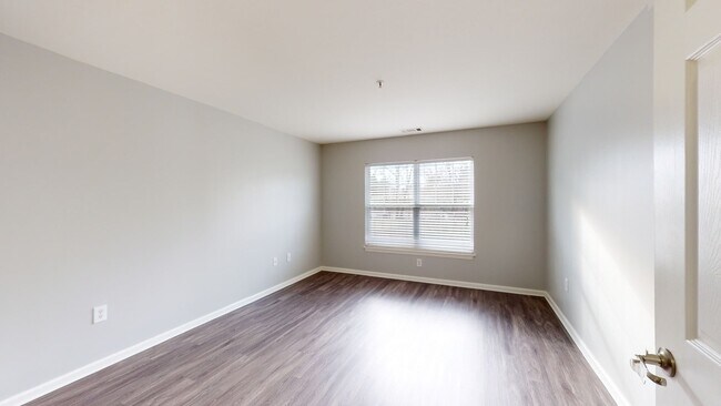 Interior Photo - 14 North