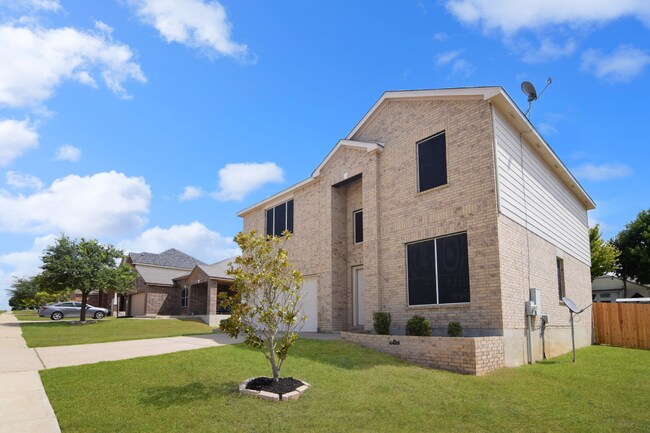 Foto del edificio - 6302 Bridgewood Dr