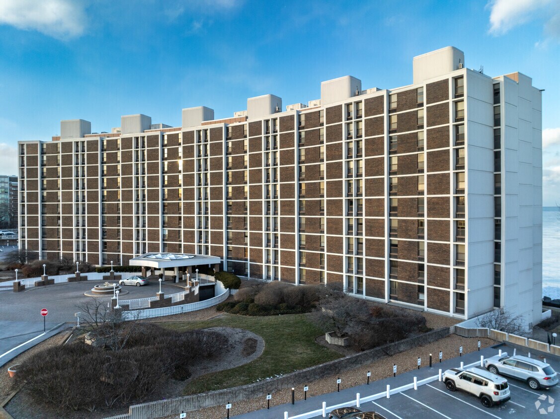 Primary Photo - 1500 Sheridan Rd