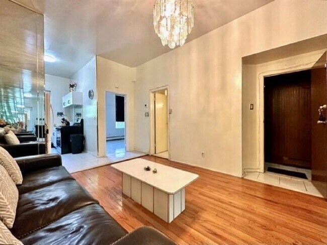 Building Photo - 599 Carroll St