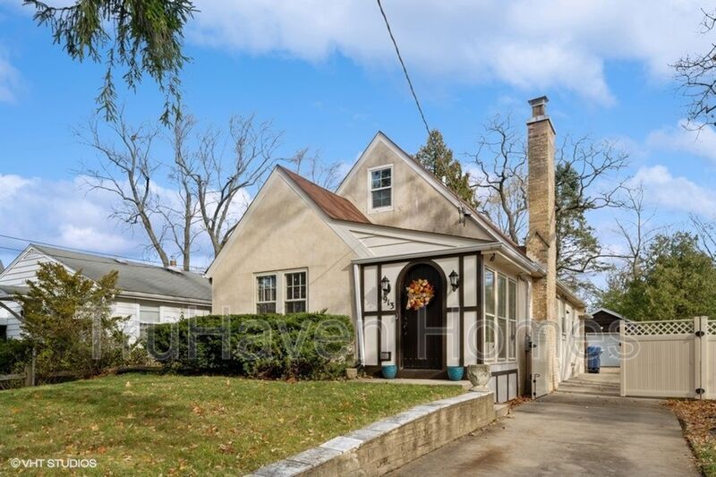 Primary Photo - 913 Burton Ave
