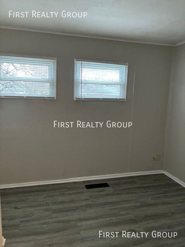 Building Photo - 4572 Gardendale Ave