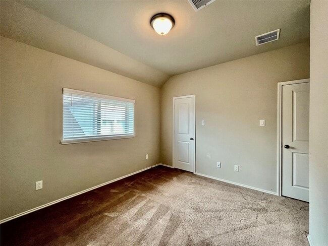 Foto del edificio - 8711 Windsong Trail Dr