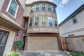 Building Photo - 1012 Rochow St