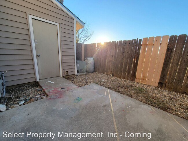 Building Photo - 2 br, 1.5 bath House - 623 North Street