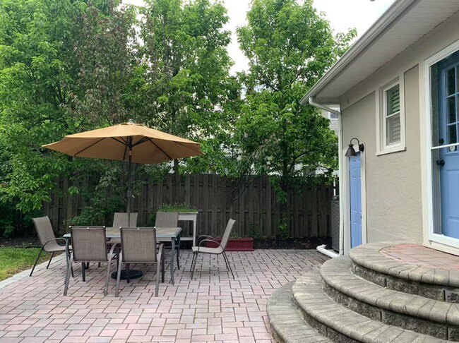 Foto del edificio - 817 Drummond Ave