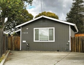 Building Photo - 705 Carlin Ct