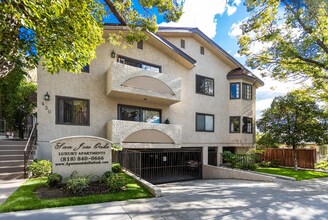 Building Photo - 430 E San Jose Ave