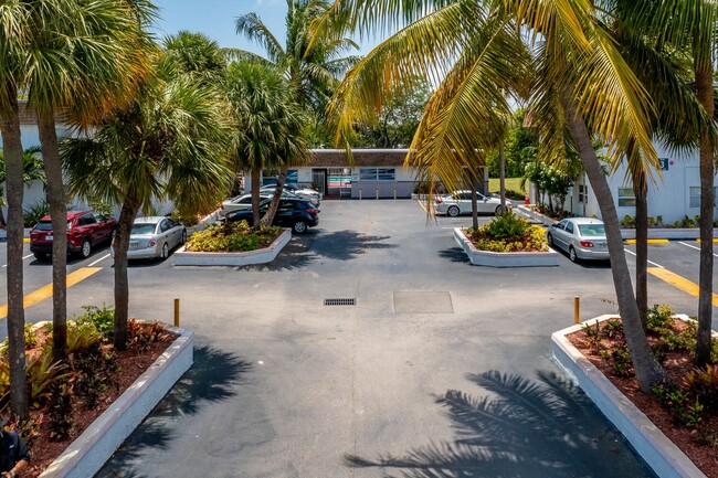 Building Photo - River Oaks Apartments