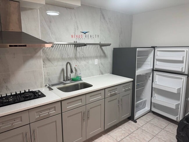 Foto del edificio - 34-29 69th St