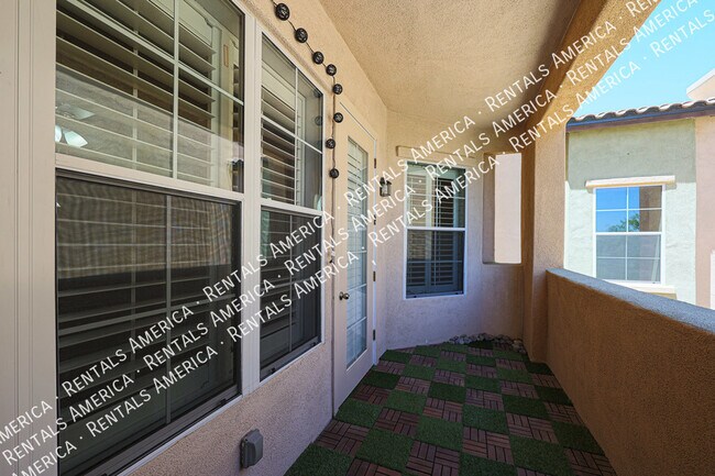 Foto del edificio - Gorgeous 2-bedroom Condo in Private Gated ...