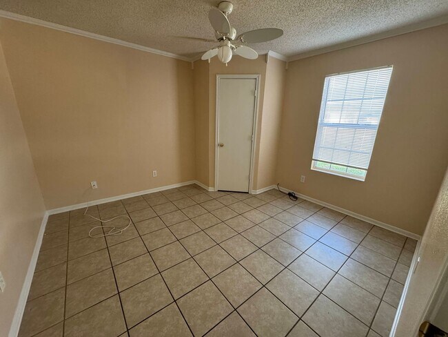 Foto del edificio - 4602 Hank Dr