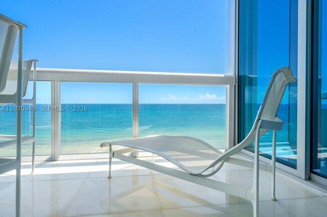 Foto del edificio - 6899 Collins Ave