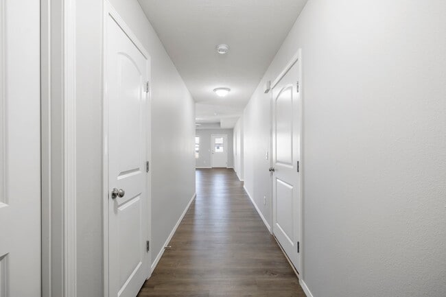 Foto del edificio - 4 Bedroom Home in Willard School Districts