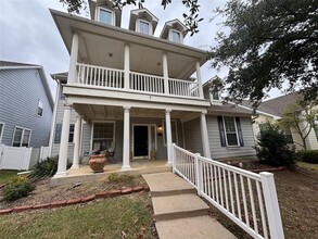 Building Photo - 1425 Oakcrest Dr