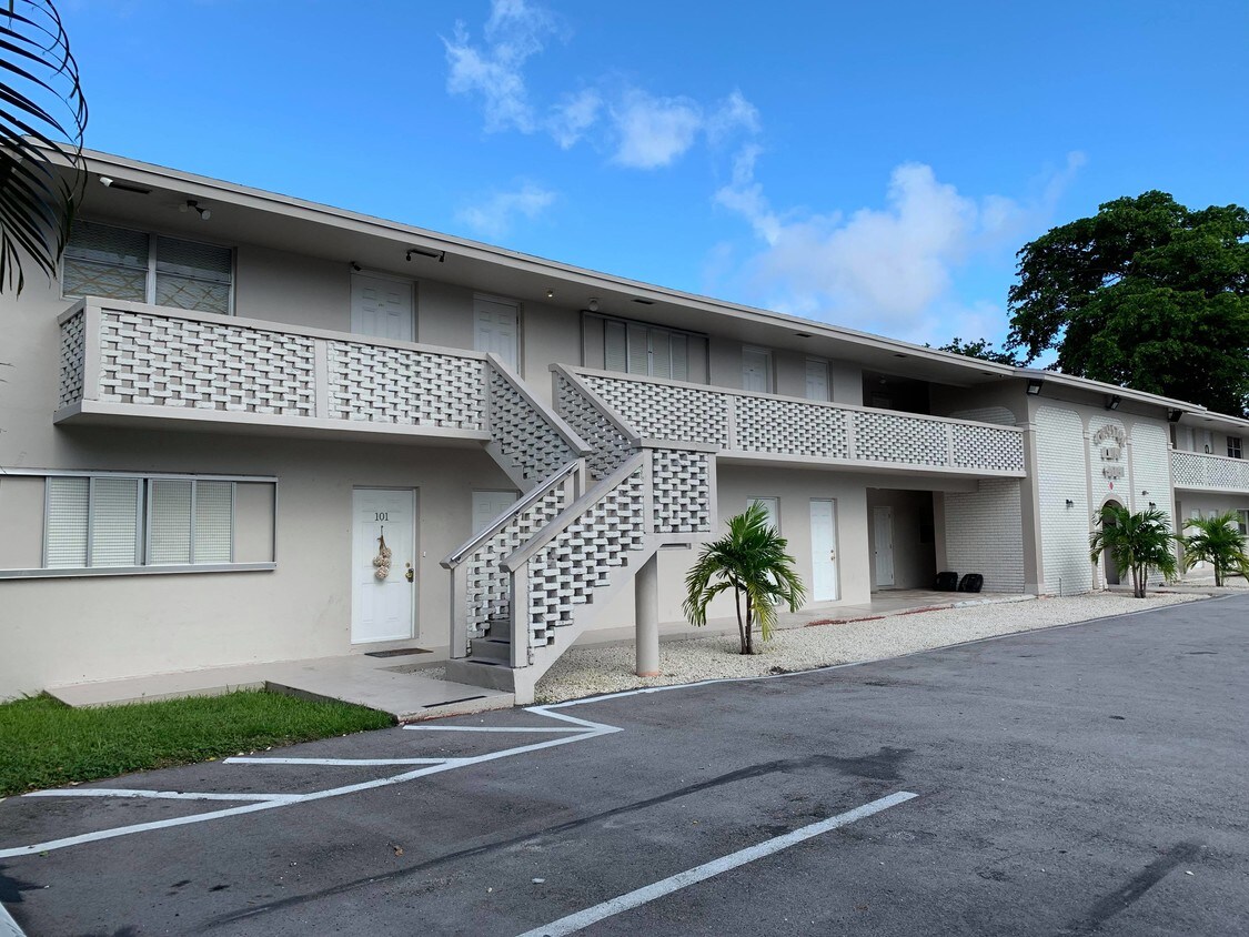 Primary Photo - 4061 NW 9th Ave