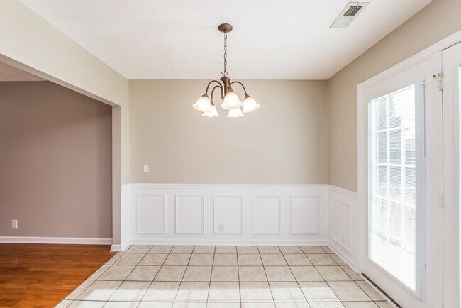 Building Photo - 306 Titans Cir