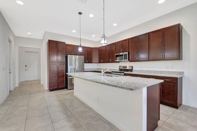 Building Photo - 6051 Stonecrest Ct