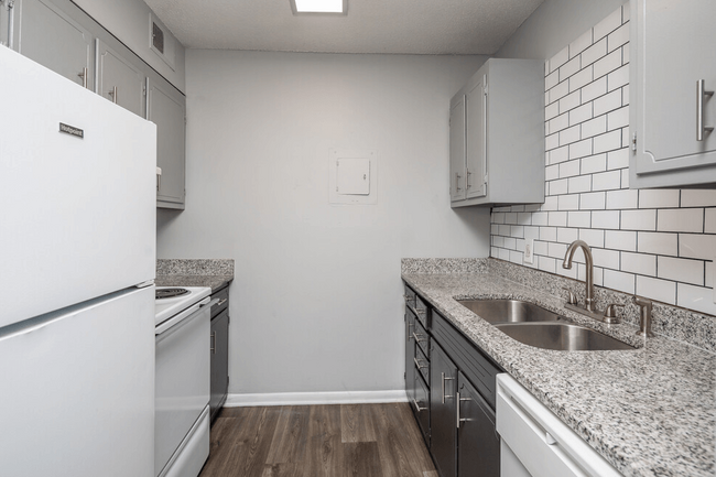 Rothwood-Kitchen - Rothwood Apartments