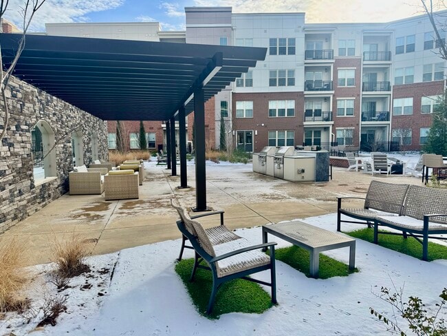 Building Photo - 10755 Fairgrounds Dr