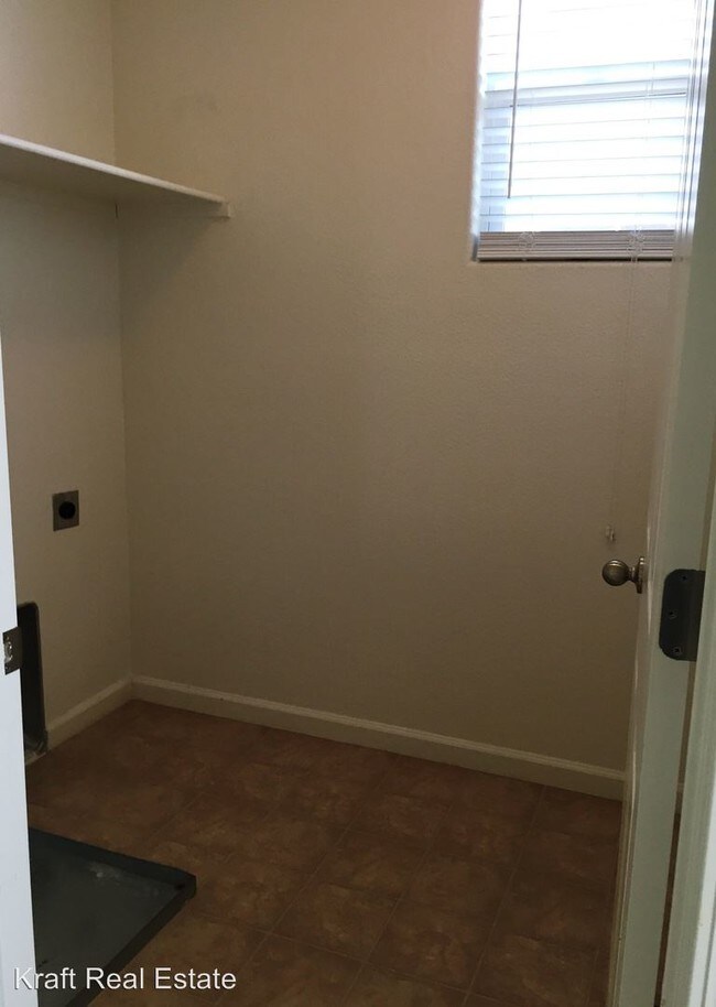 Building Photo - 2668 Woodfield Way