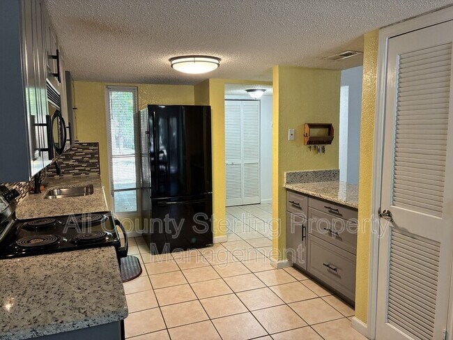 Foto del edificio - 1810 NW 23rd Blvd