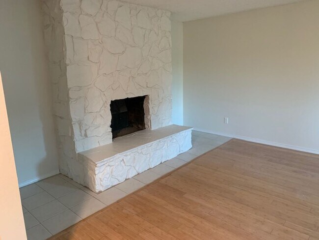 Foto del edificio - 5265 Golden Ct