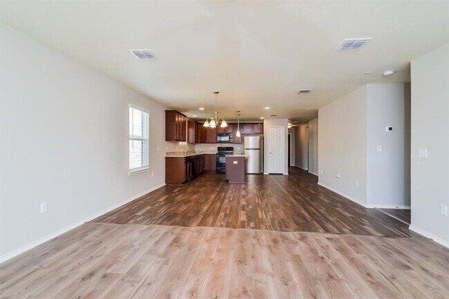 Building Photo - 1412 Vernon Dr