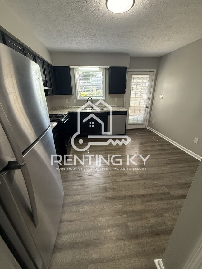 Building Photo - Updated 2-Bed, 1.5-Bath Townhome!