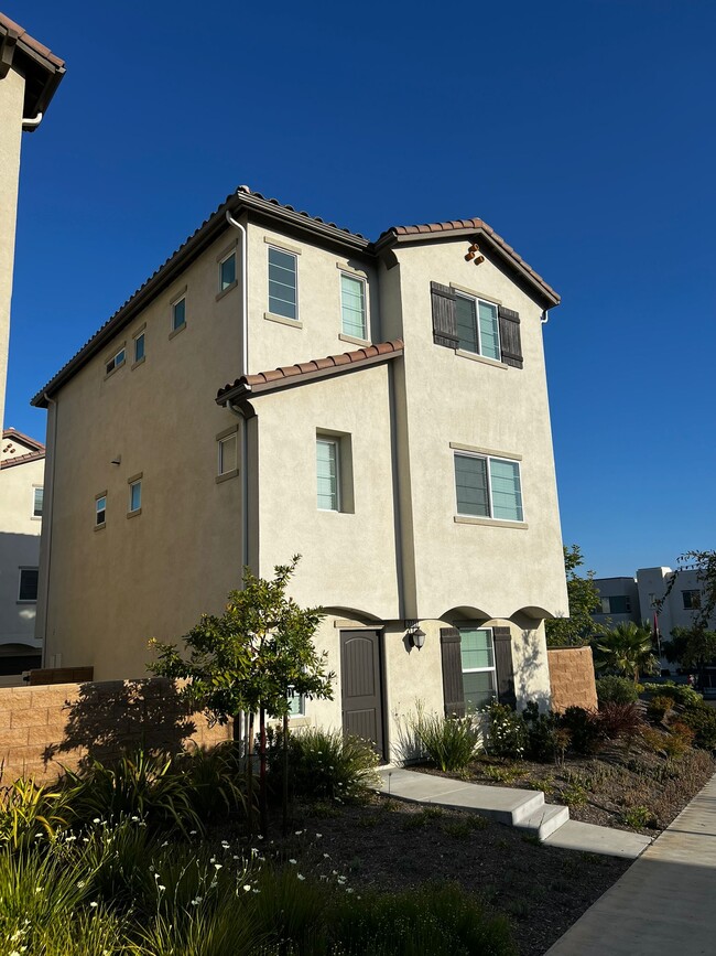 Foto del edificio - 27717 Stonehurst Ln