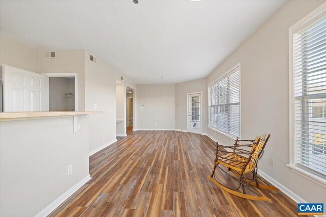 Foto del edificio - 270 Riverbend Dr