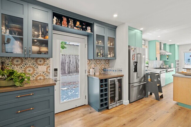 área de bar - 11038 Blix St