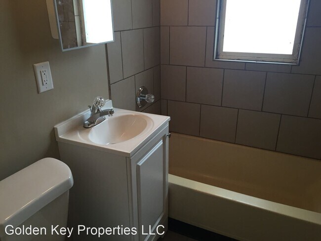 Building Photo - 3 br, 1.5 bath House - 319 Rutledge St