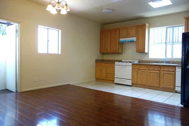 Building Photo - 4627 Prospect Ave