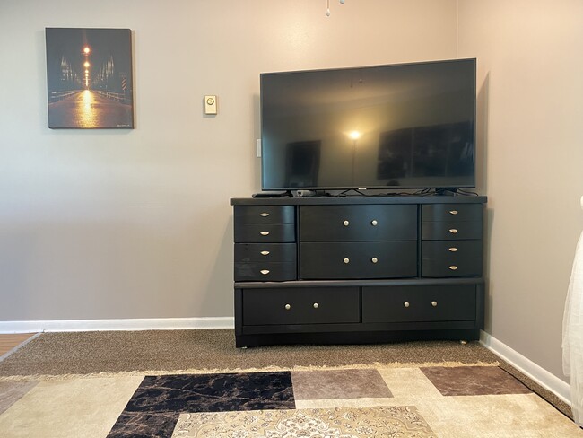 50" Samsung Smart TV - 73481 Fulton St