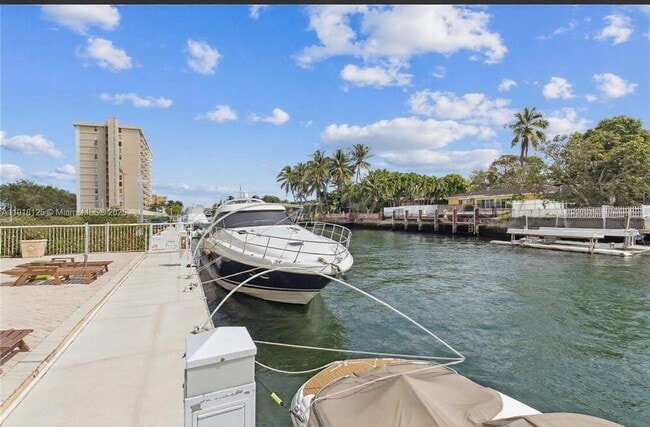 Foto del edificio - 2020 NE 135th St