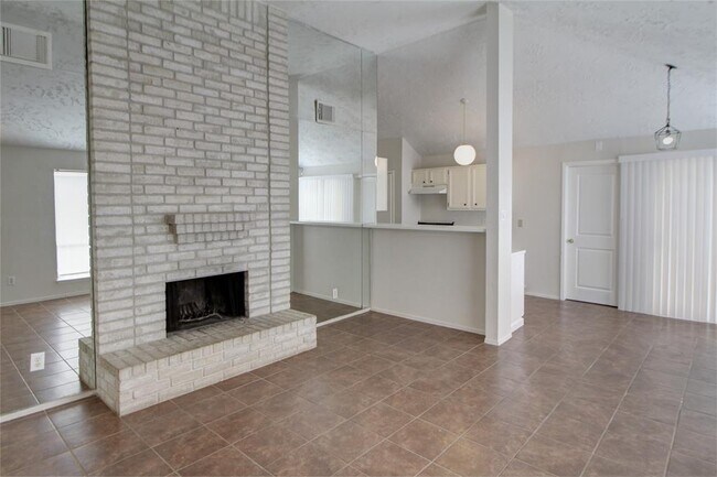 Foto del edificio - 5410 Rivergate Dr