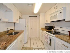 Building Photo - 9901 Westview Dr