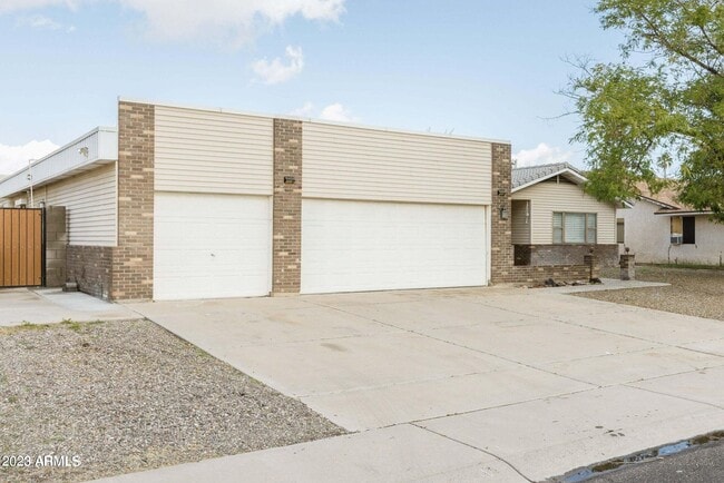 Building Photo - 4672 N 105th Ave