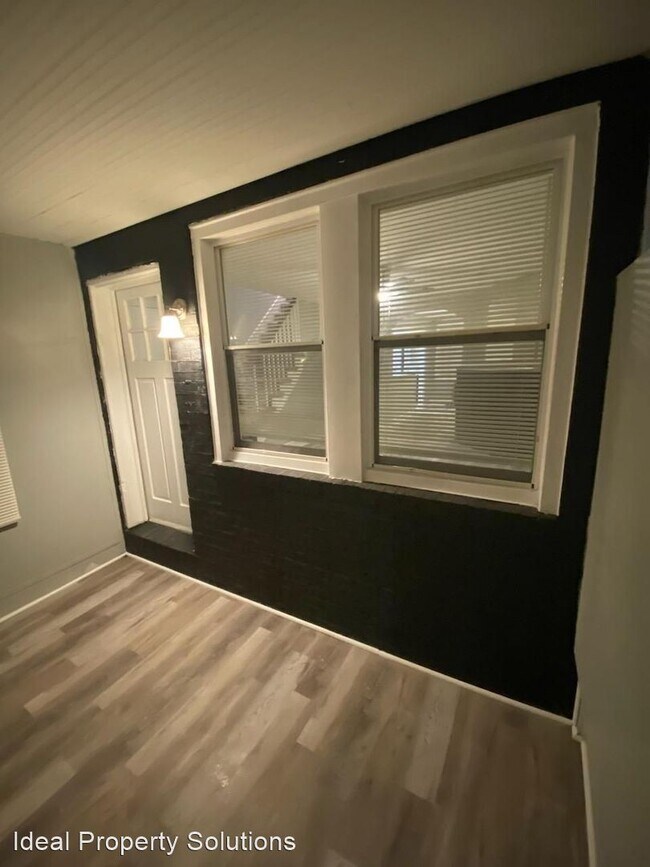 Building Photo - 3 br, 1 bath House - 806 E 22nd Street