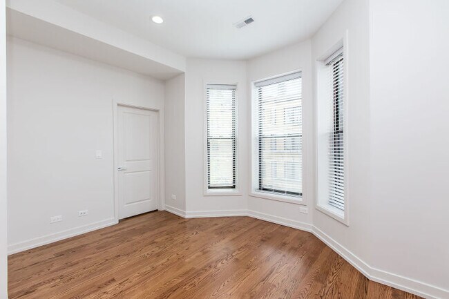 Foto del edificio - 1008 W 18th St