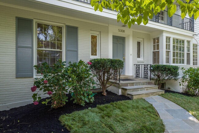 Foto del edificio - 5308 Falmouth Rd