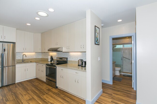 Building Photo - 1008 Koko Head Ave