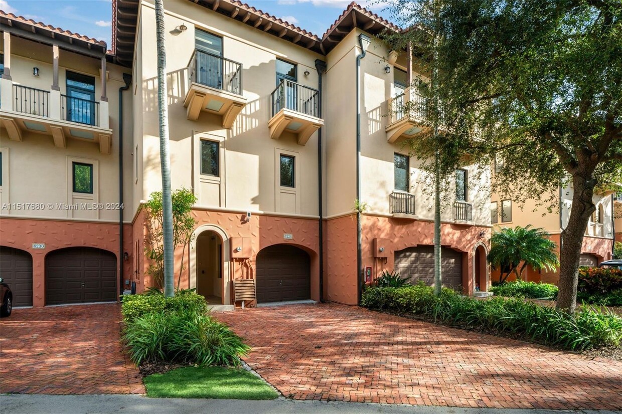 Foto principal - 6228 Paradise Point Dr